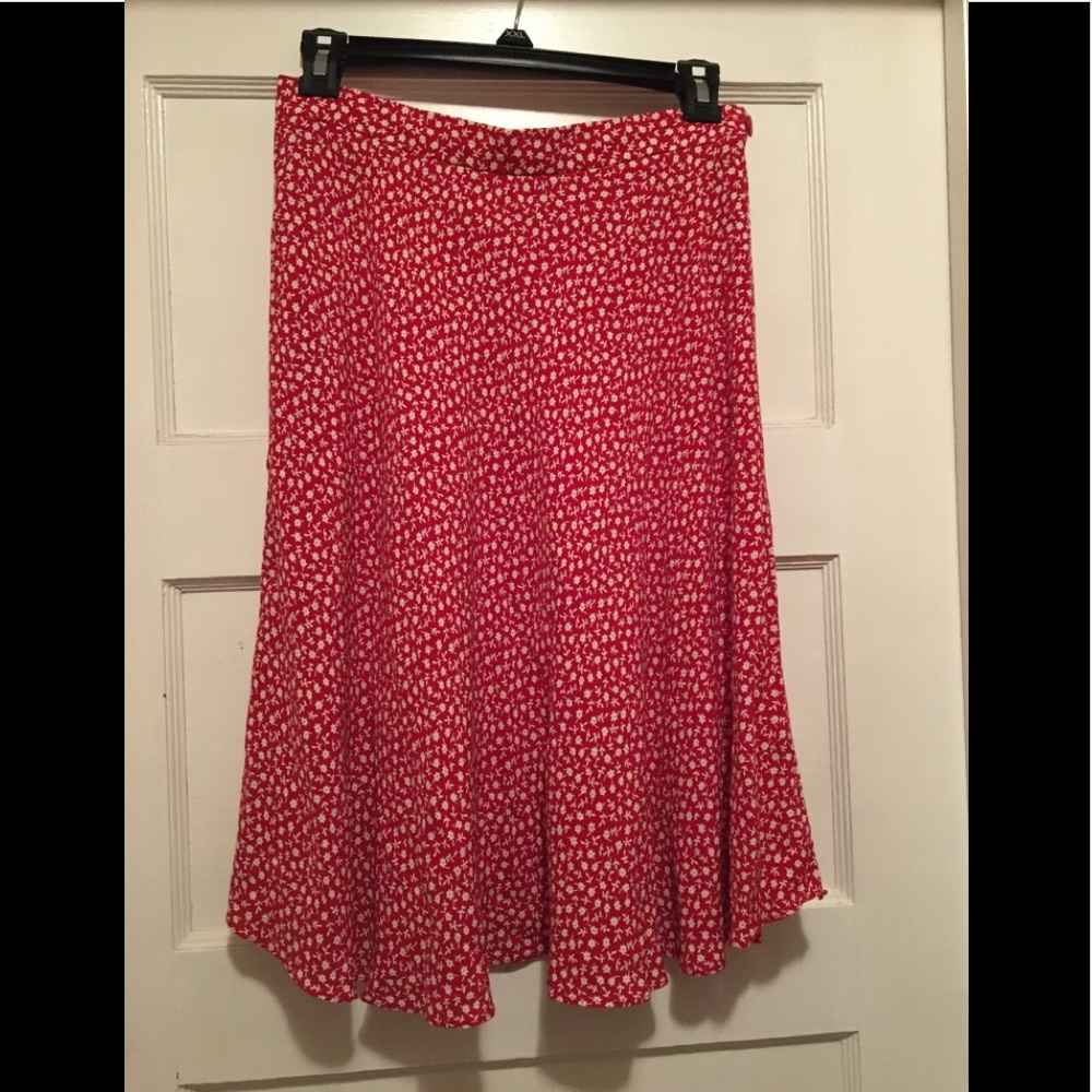 Bobby Brooks Red Flowing Skirt with tiny White Flowers 🌺 Size 8 -29inch waist